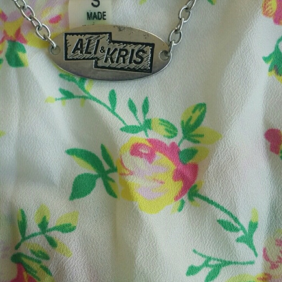 Small floral sleeveless blouse - Picture 4 of 5